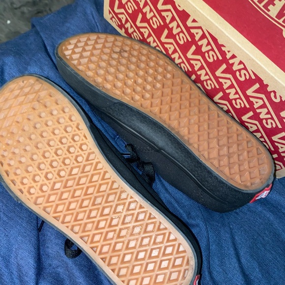 Black vans worn only a few times. Size 6.5 - Picture 3 of 5